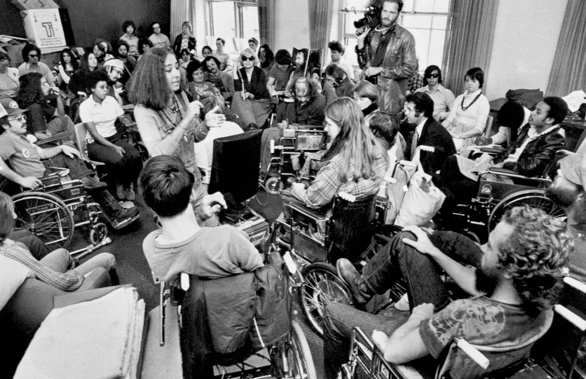 People with disabilities occupy federal building